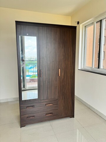 Room in 3 BHK Apartment at Pashmina Waterfront, Old Madras Road – for Rent