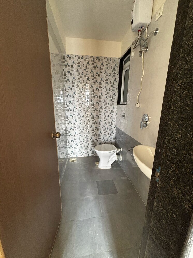 Bathroom, raunak-heights 1 Bedroom 666 Sq.Ft. Apartment In Ghodbunder Road Thane 9083855