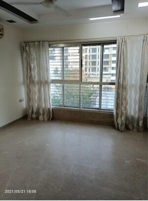 Room in 4 BHK Apartment at L Nagpal Bhagwanti Heights, Khar West – for Sale