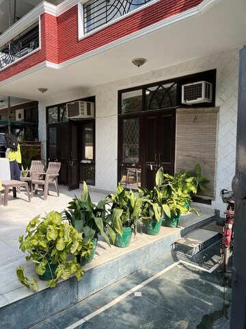 Parking in 3 BHK Builder Floor at Ansal Sushant Lok I, Sector 43 – for Rent