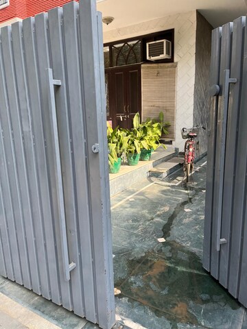 Balcony in 3 BHK Builder Floor at Ansal Sushant Lok I, Sector 43 – for Rent