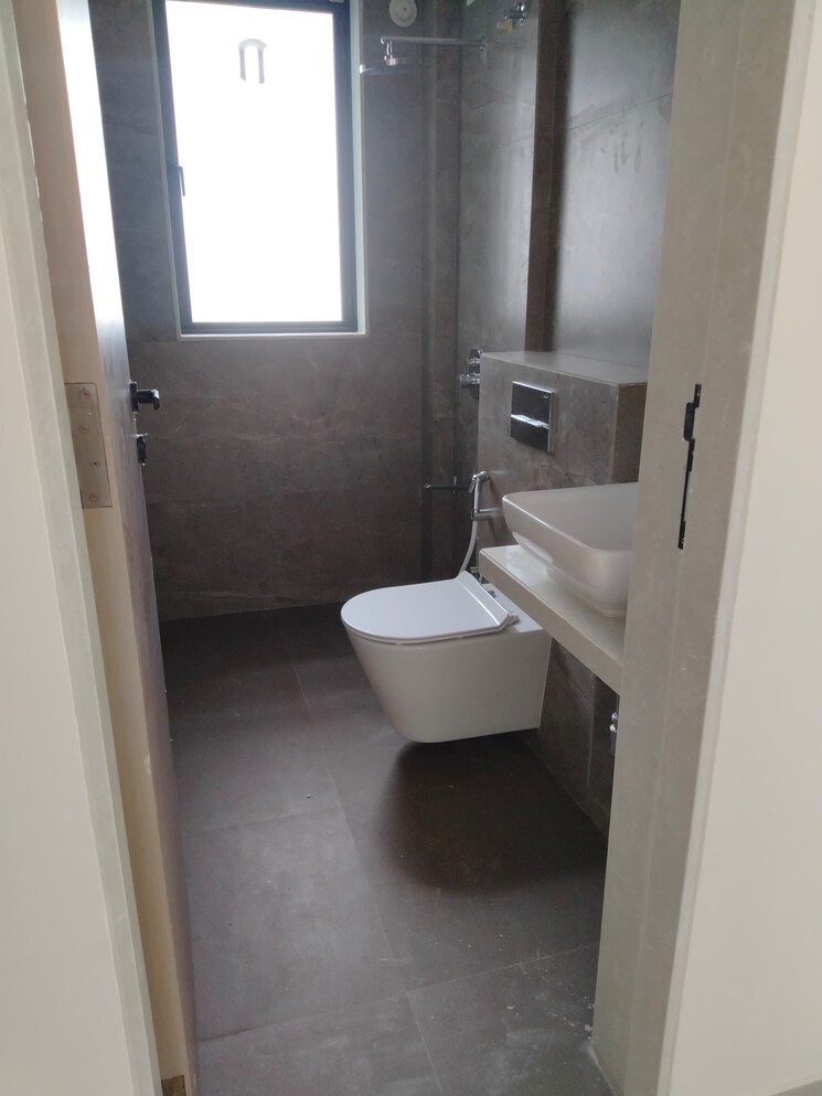 Bathroom, mathuresh-monopoli 1 Bedroom 559 Sq.Ft. Apartment In Dadar East Mumbai 9083902