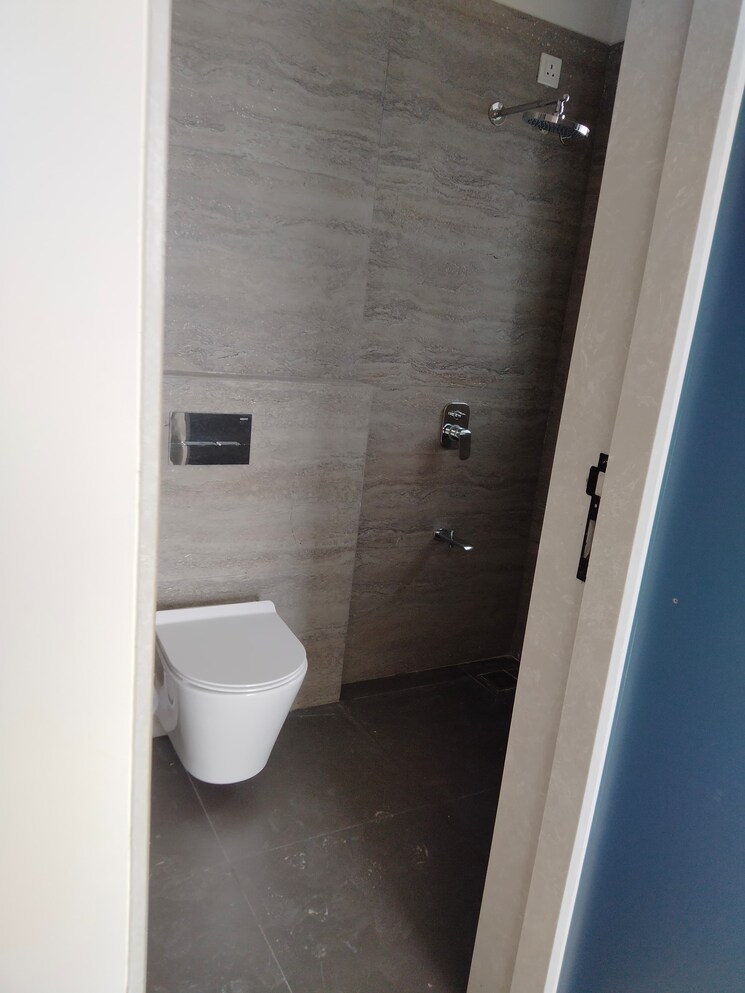 Bathroom, mathuresh-monopoli 1 Bedroom 559 Sq.Ft. Apartment In Dadar East Mumbai 9083902