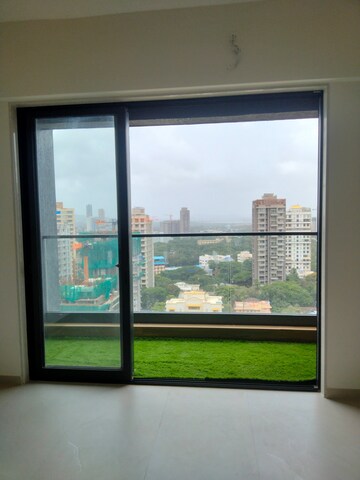 Room in 1 BHK Apartment at Mathuresh Monopoli, Dadar East – for Sale