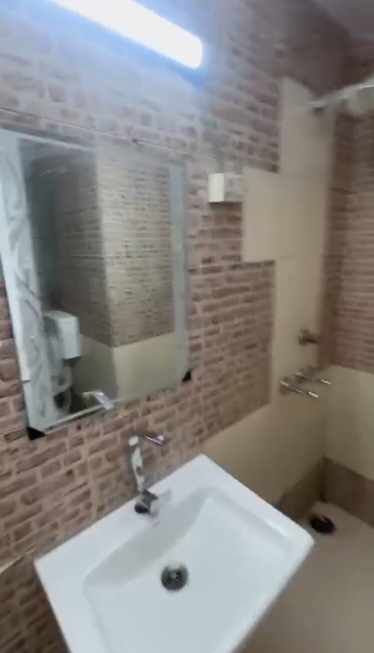 Bathroom, sector 25 2 Bedroom 162 Sq.Mt. Independent House In Sector 25 Noida 9083933