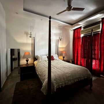 Bedroom in 4 BHK Independent House at Dlf Phase I – for Rent