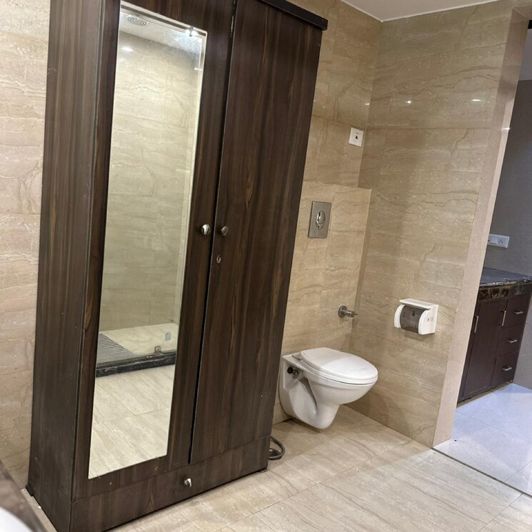 Bathroom, dlf phase i 4 Bedroom 300 Sq.Yd. Independent House In Dlf Phase I Gurgaon 9083934