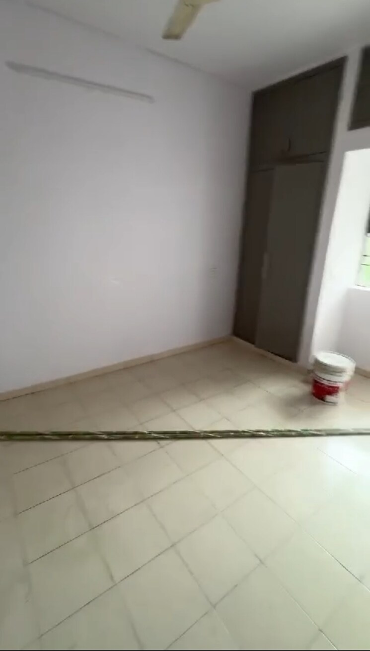 Room, sector 25 2 Bedroom 162 Sq.Mt. Independent House In Sector 25 Noida 9083933