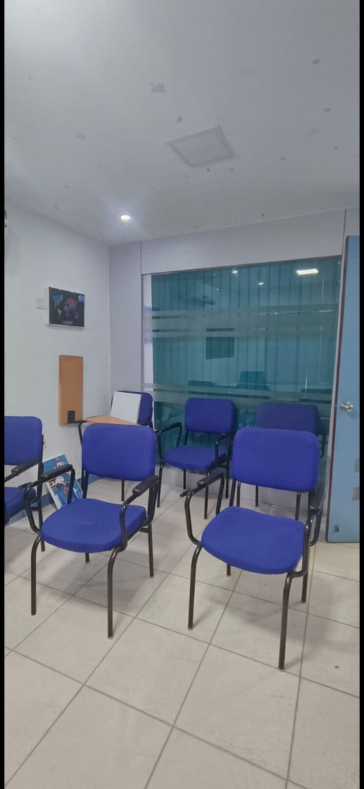 Team Area, green park extension Commercial Office Space 800 Sq.Ft. In Green Park Extension Delhi 9083952