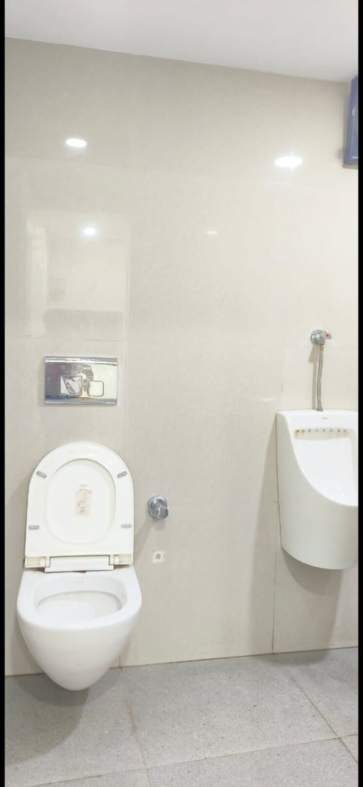 Washroom, green park extension Commercial Office Space 800 Sq.Ft. In Green Park Extension Delhi 9083952