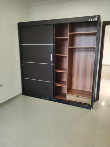 Bedroom in 2.5 BHK Apartment at Oberoi Springs, Andheri West – for Rent