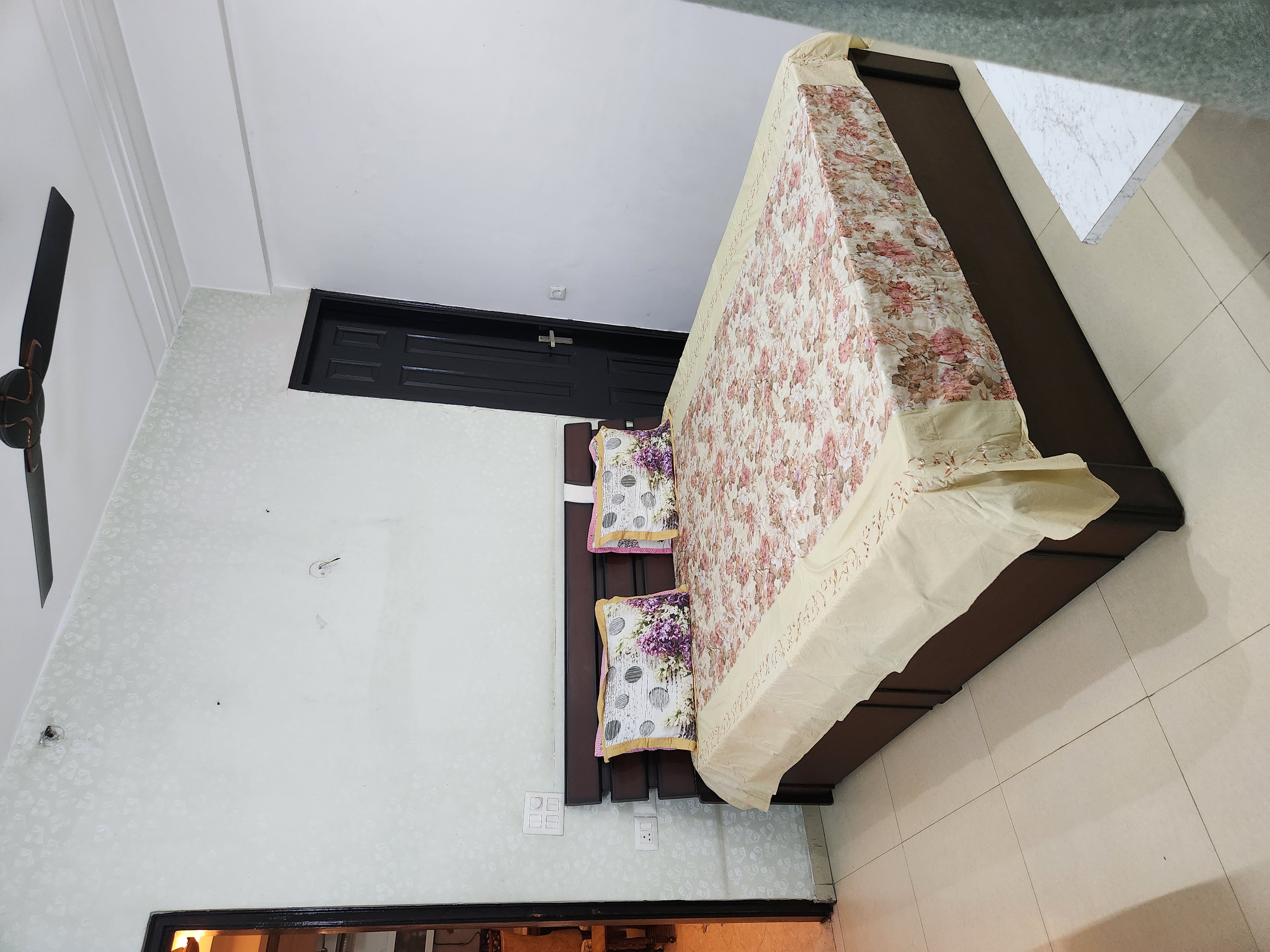 3 BHK + Servant Room Apartment For Rent in Prateek Stylome