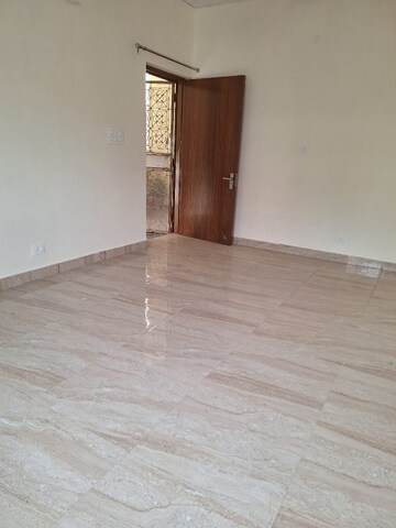 Room in 2 BHK Apartment at DDA Rosewood Apartments, Vasant Kunj – for Rent
