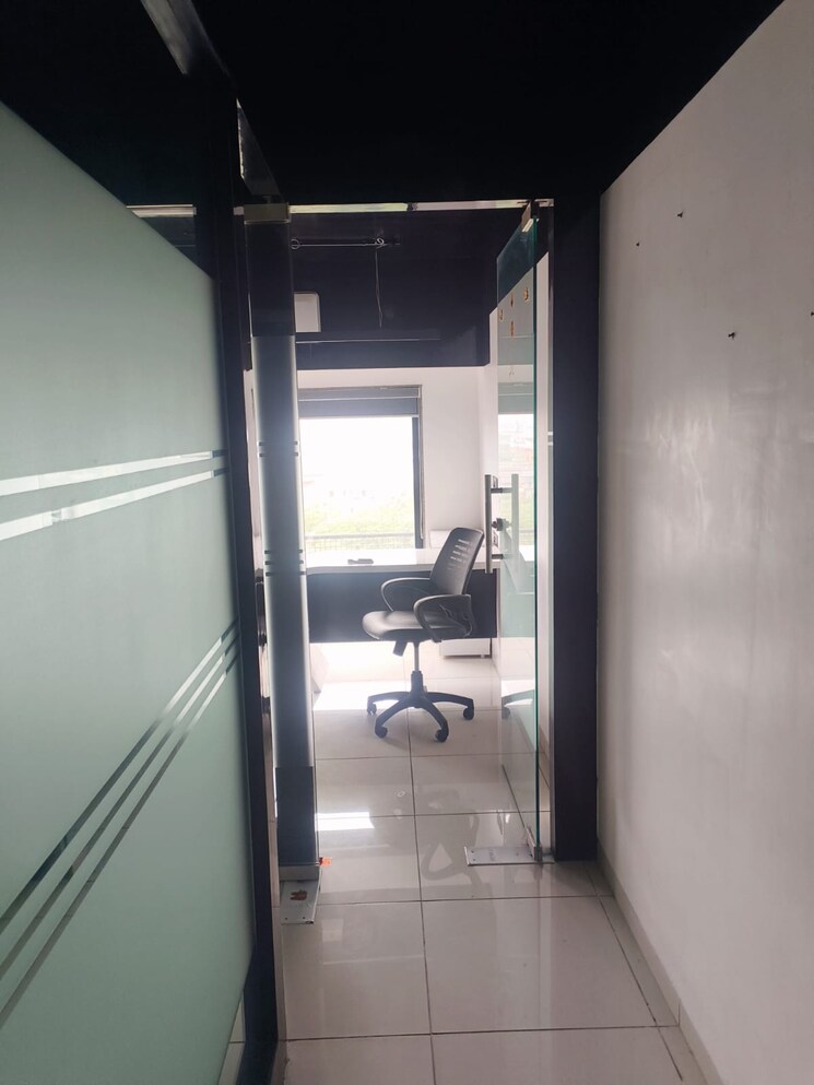 undefined, sun-westbank Commercial Office Space 810 Sq.Ft. In Navrangpura Ahmedabad 9084084