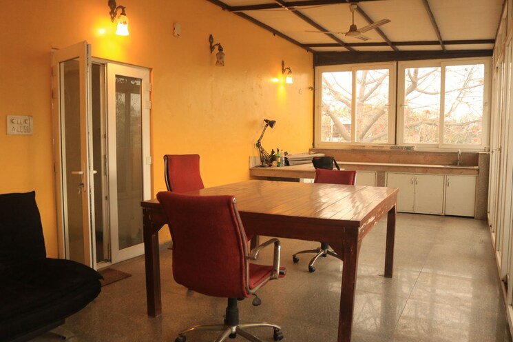 Team Area, panchshil-avant-garde 4 Bedroom 2500 Sq.Ft. Builder Floor In New Friends Colony Delhi 9084108