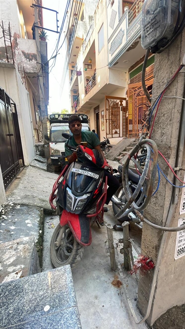  Parking, panchshil-avant-garde 4 Bedroom 2500 Sq.Ft. Builder Floor In New Friends Colony Delhi 9084108