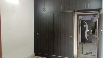Room in 3 BHK Builder Floor at Vaishali Sector 5 – for Rent