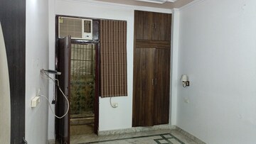 Room in 3 BHK Builder Floor at Vaishali Sector 5 – for Rent