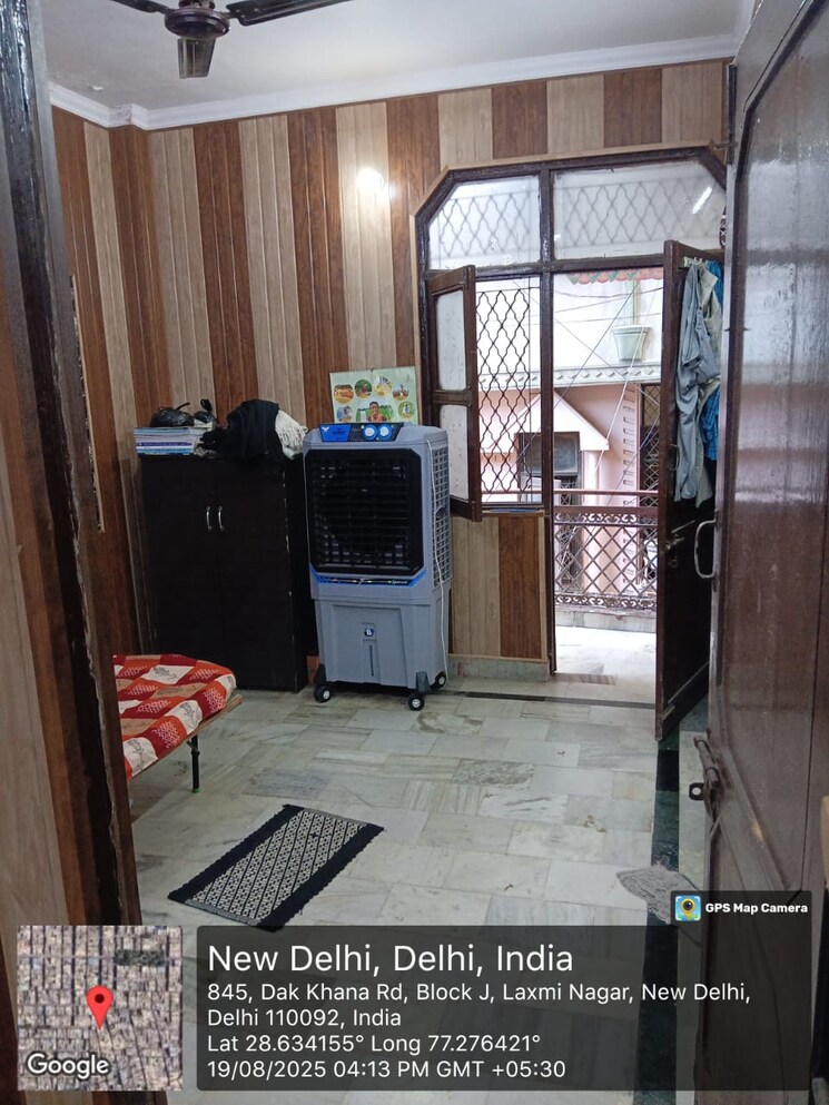 Room, laxmi nagar 2 Bedroom 50 Sq.Yd. Apartment In Laxmi Nagar Delhi 9034422