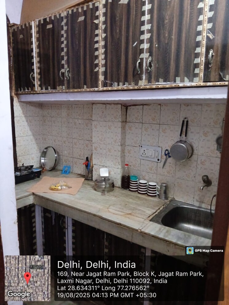 Kitchen, laxmi nagar 2 Bedroom 50 Sq.Yd. Apartment In Laxmi Nagar Delhi 9034422