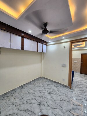Room in 1 BHK Builder Floor at Uttam Nagar – for Sale