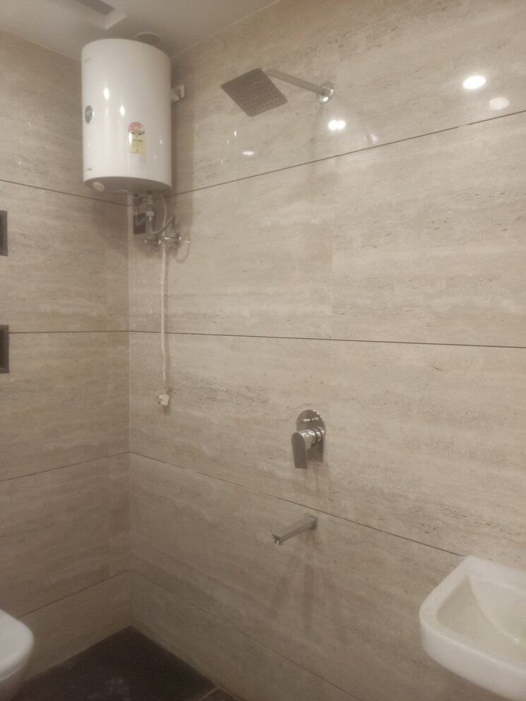 Attached Bathroom, vasant kunj 3 Bedroom 1150 Sq.Ft. Builder Floor In Vasant Kunj Delhi 9084234