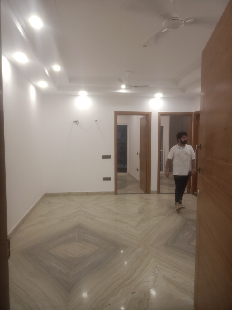 Room, vasant kunj 3 Bedroom 1150 Sq.Ft. Builder Floor In Vasant Kunj Delhi 9084234