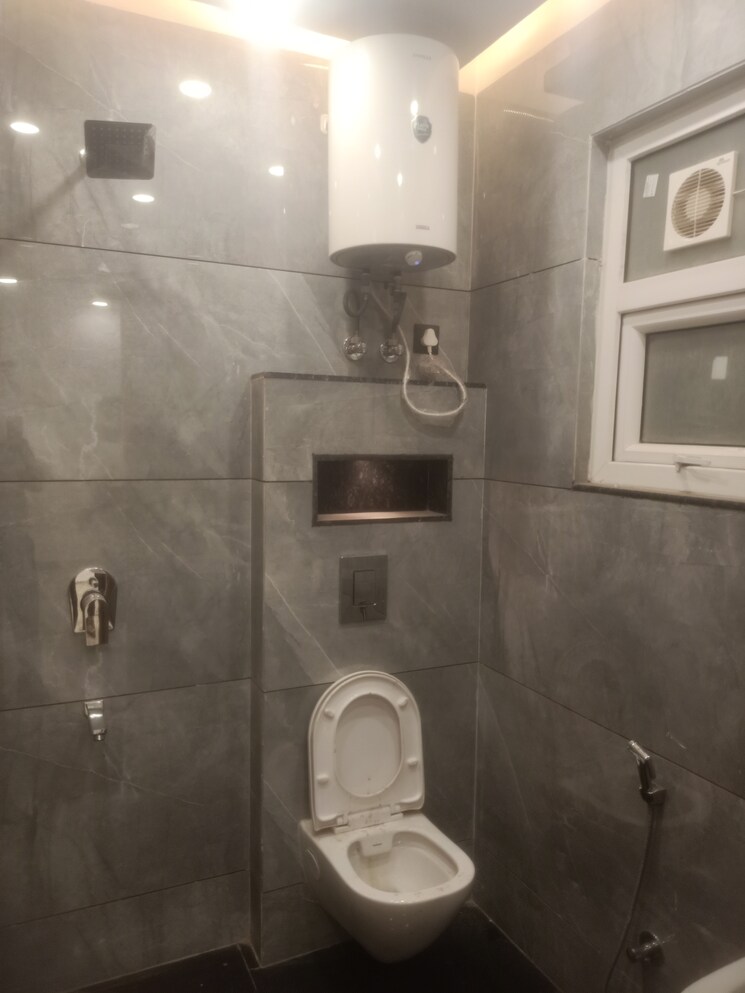 Bathroom, vasant kunj 3 Bedroom 1150 Sq.Ft. Builder Floor In Vasant Kunj Delhi 9084234
