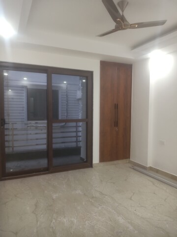 Room in 3 BHK Builder Floor at Vasant Enclave – for Rent