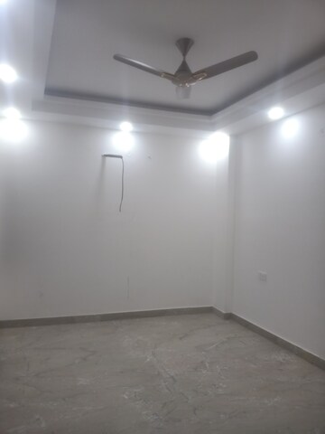 Room in 3 BHK Builder Floor at Vasant Enclave – for Rent