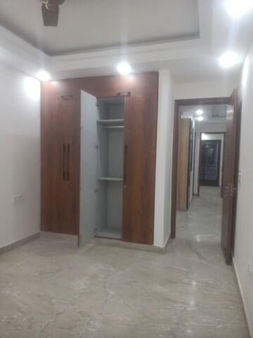 Room in 3 BHK Builder Floor at Vasant Enclave – for Rent