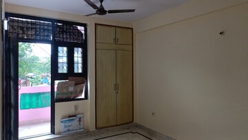 Room in 2 BHK Builder Floor at Vaishali Sector 2 – for Rent