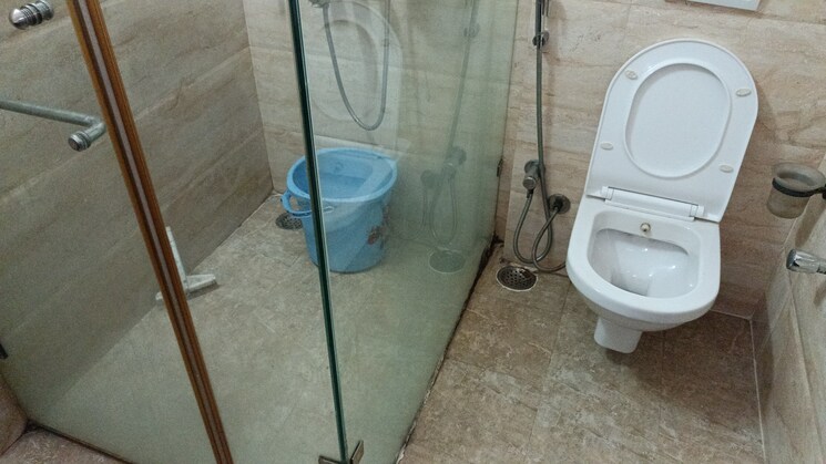 Bathroom, vaishali sector 5 3 Bedroom 1240 Sq.Ft. Builder Floor In Vaishali Sector 5 Ghaziabad 9084288