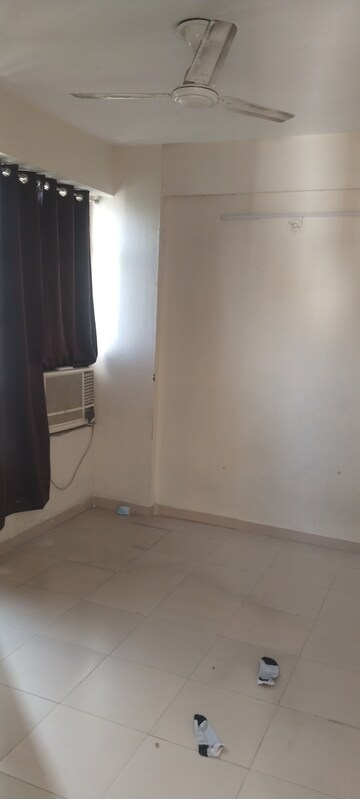 Room in 3 BHK Apartment at Auric City Homes, Sector 82 – for Rent
