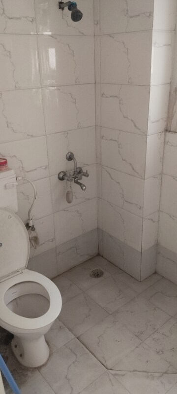 Bathroom in 3 BHK Apartment at Auric City Homes, Sector 82 – for Rent