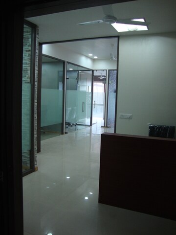Room in  Office Space in IT/SEZ at Sola – for Rent