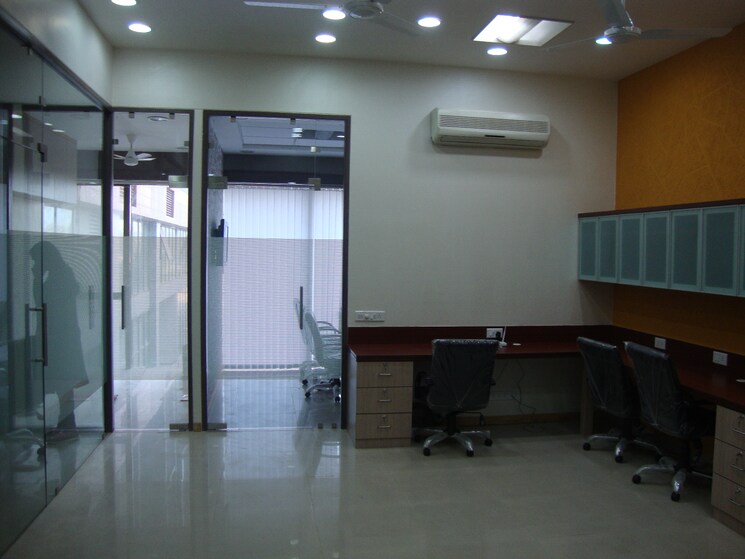 Team Area, sola Commercial Office Space in IT/SEZ 1450 Sq.Ft. In Sola Ahmedabad 9084303