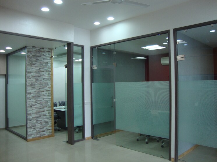 Room, sola Commercial Office Space in IT/SEZ 1450 Sq.Ft. In Sola Ahmedabad 9084303