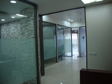 Room in  Office Space in IT/SEZ at Sola – for Rent