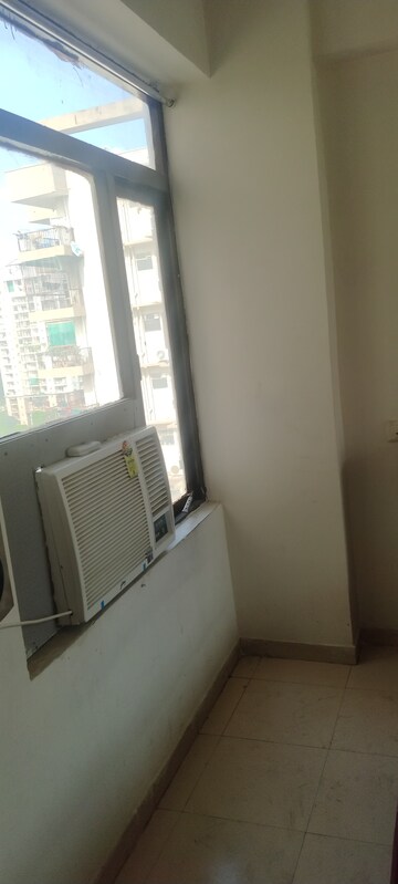 Furnished Amenities in 1 BHK Apartment at Auric City Homes, Sector 82 – for Rent