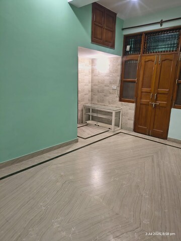 Room in 3 BHK Builder Floor at Sector 23a – for Rent
