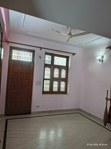 Room in 3 BHK Builder Floor at Sector 23a – for Rent