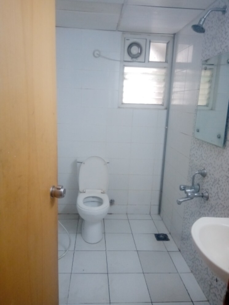 Bathroom, mantri-celestia 3 Bedroom 1198 Sq.Ft. Apartment In Gachibowli Hyderabad 9084311