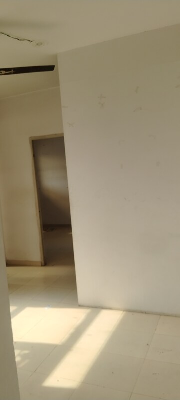 Furnished Amenities in 1 BHK Apartment at Auric City Homes, Sector 82 – for Rent
