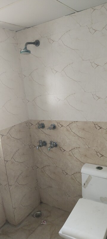 Bathroom in 3 BHK Apartment at Auric City Homes, Sector 82 – for Rent