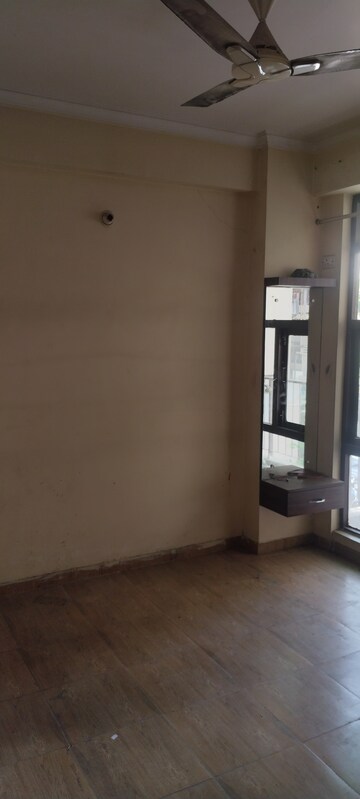 Room in 3 BHK Apartment at Auric City Homes, Sector 82 – for Rent