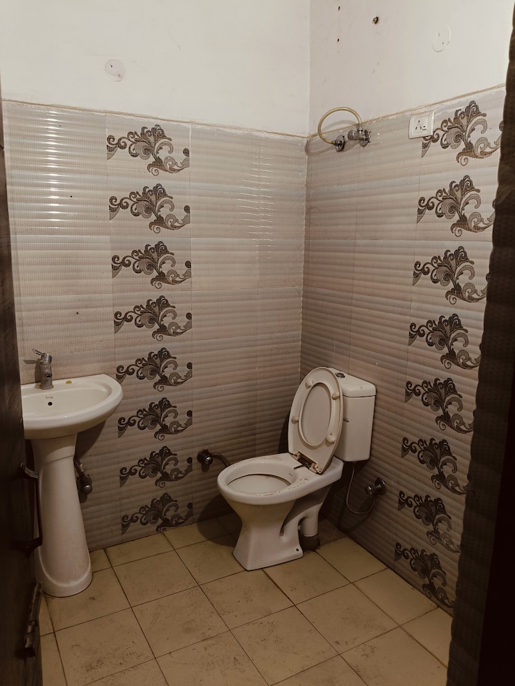 Bathroom, dhakoli 2 Bedroom 1000 Sq.Ft. Builder Floor In Dhakoli Zirakpur 9084324