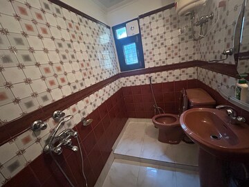 Attached Bathroom in 2 BHK Apartment at Alaknanda – for Rent