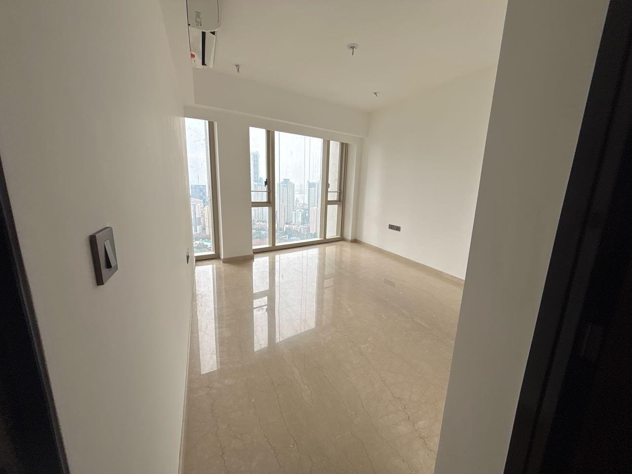 3 BHK + Servant Room Apartment For Rent in Lodha The Park