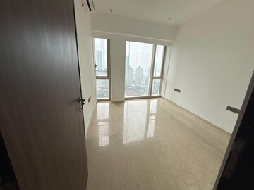 Room in 3 BHK Apartment at Lodha The Park, Worli – for Rent